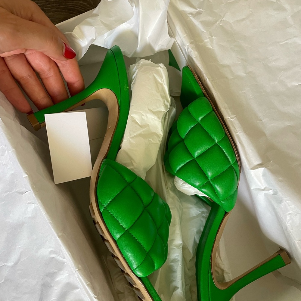 BOTTEGA VENETA
Parakeet Green Quilted Leather Padded Mule Heels Sandals 38 38.5 - Picture 4 of 8